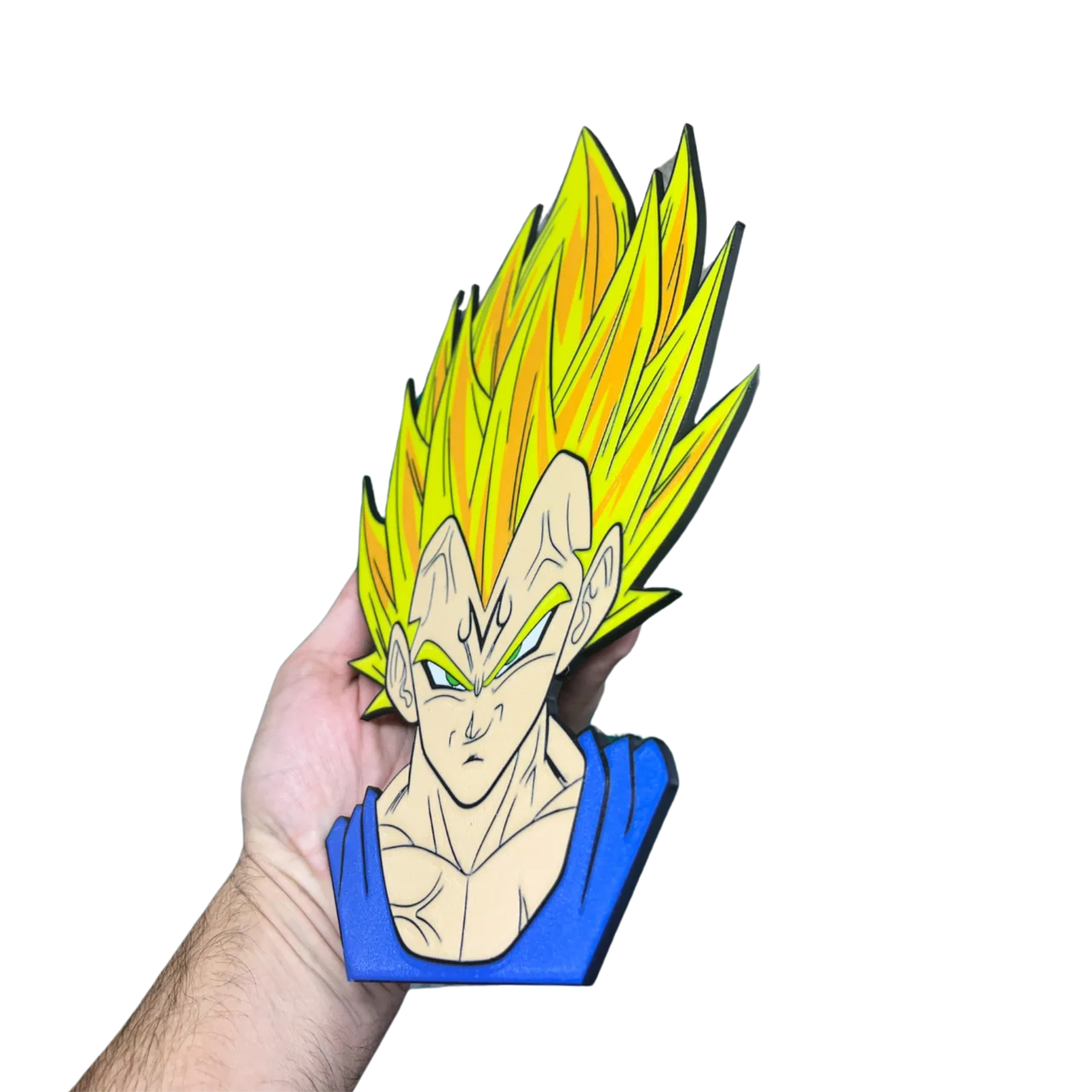 Adorno de Majin Vegeta de Dragon Ball Z, con su cabello SSJ y la "M" en la frente, listo para decorar un espacio de fan.