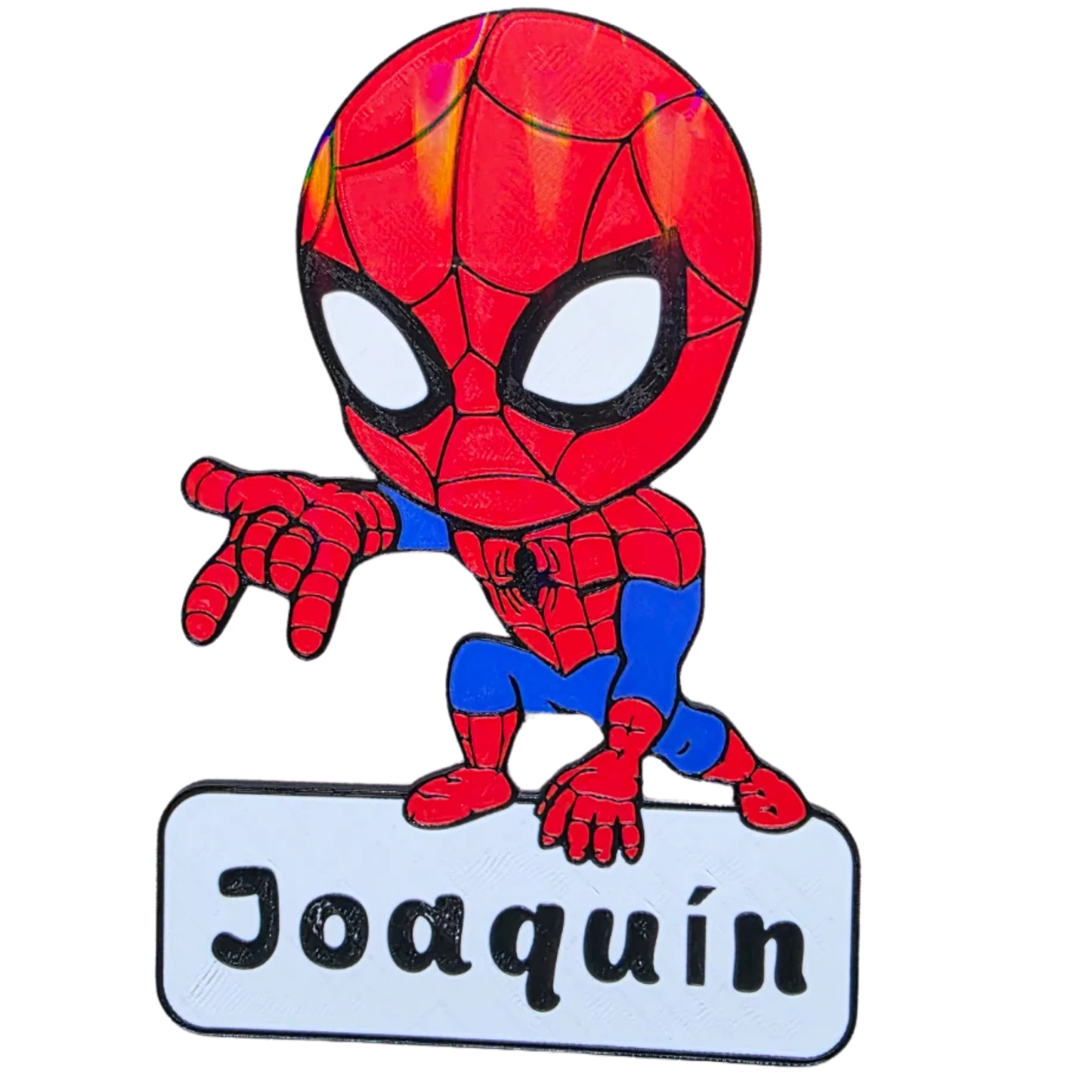 Adorno decorativo de Spider-Man chibi de Marvel, con su traje rojo y azul, de pie sobre una base blanca que lleva impreso el nombre personalizado.