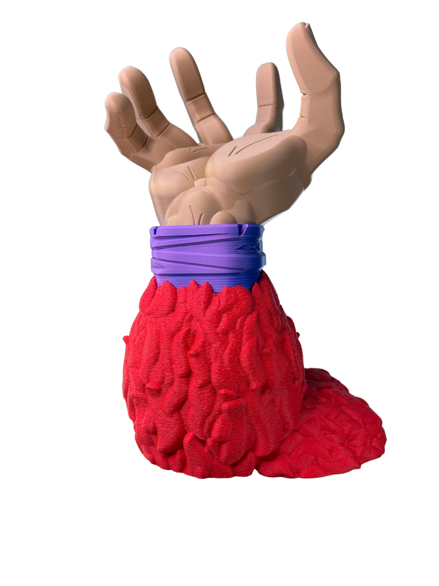 Base decorativa de la mano de Goku Super Saiyajin 4 con pelaje rojo y muñequera morada, ideal para colocar un mando gaming.