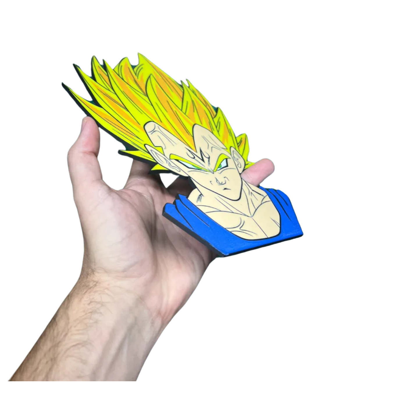 Figura decorativa de Majin Vegeta de Dragon Ball Z, mostrando su cabello dorado y la expresión intensa, visto desde un ángulo.