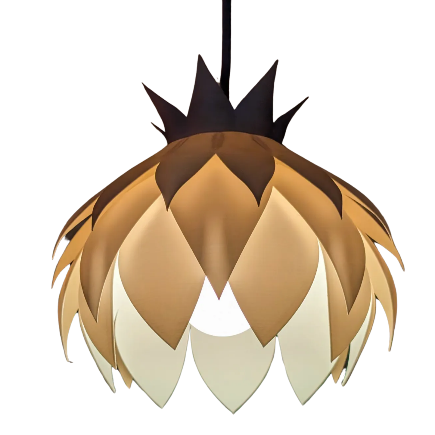 Pantalla de lámpara con diseño floral de lirio de agua en capas de tonos marrones y beige, emitiendo una luz cálida desde su interior, vista frontal.