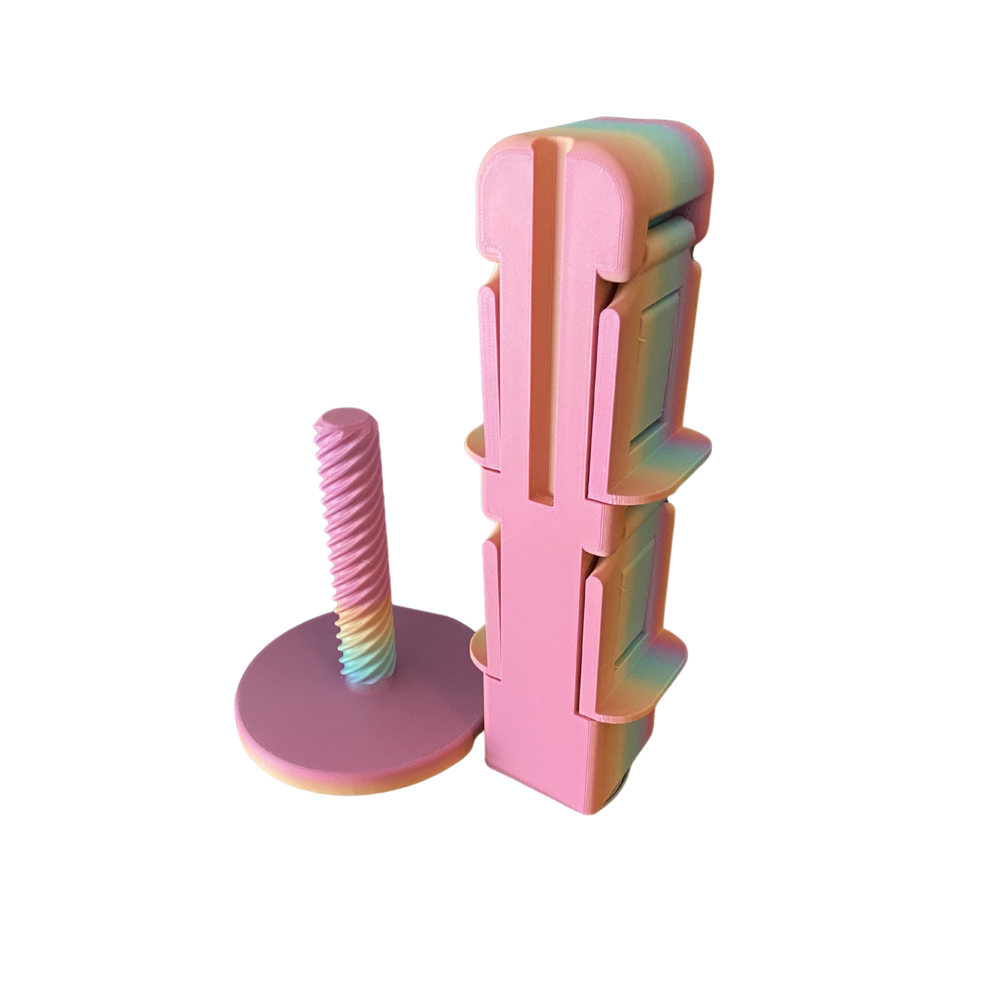 Torre organizadora de mandos gaming en diseño degradado arcoíris y rosa, acompañada de una pieza vertical con rosca, ideal para personalizar el almacenamiento.